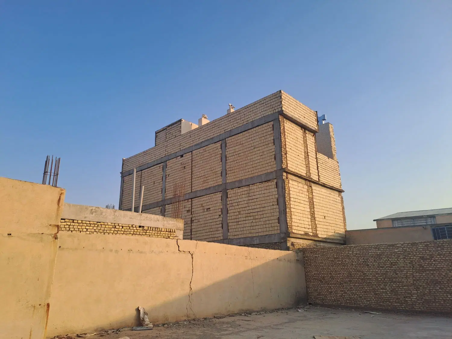 ۲۰۰مترزمین مسکونی