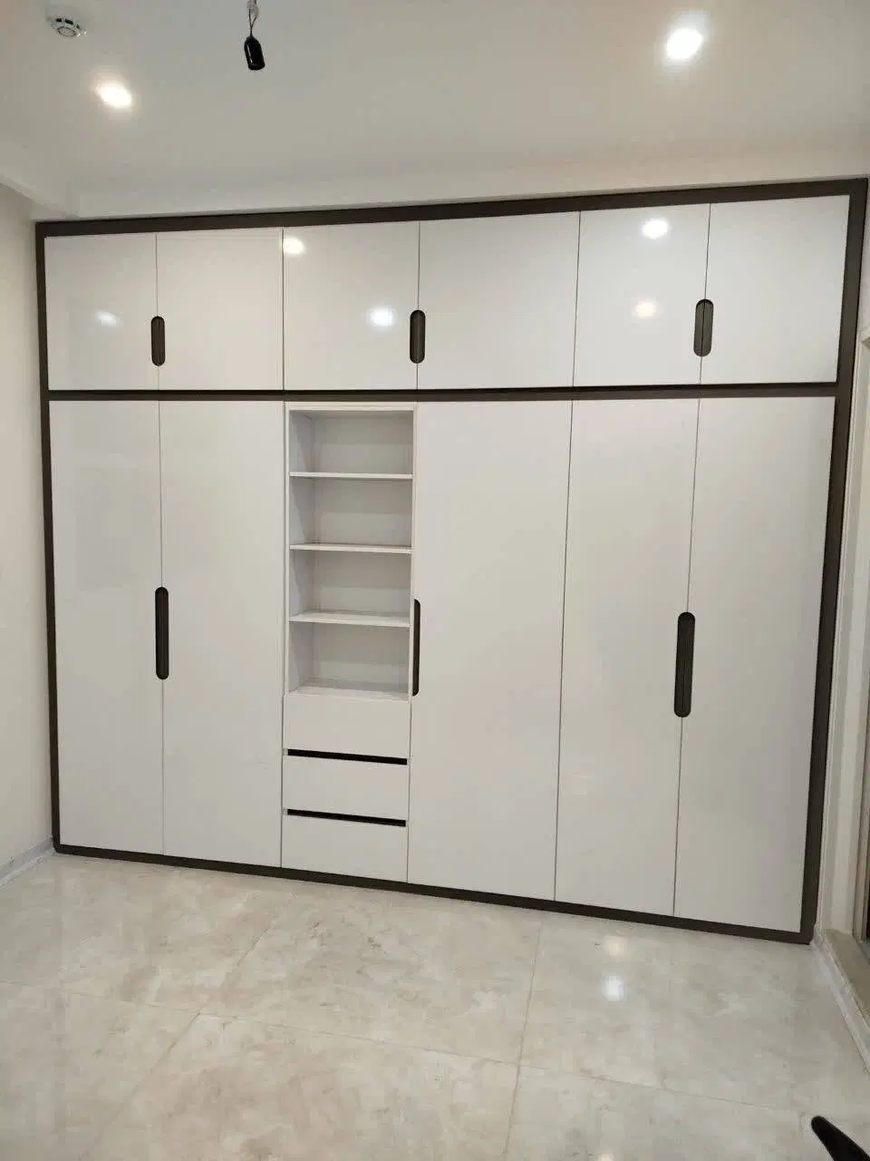 ۱۳۰متر اپارتمان  نازی اباد  اجاره.