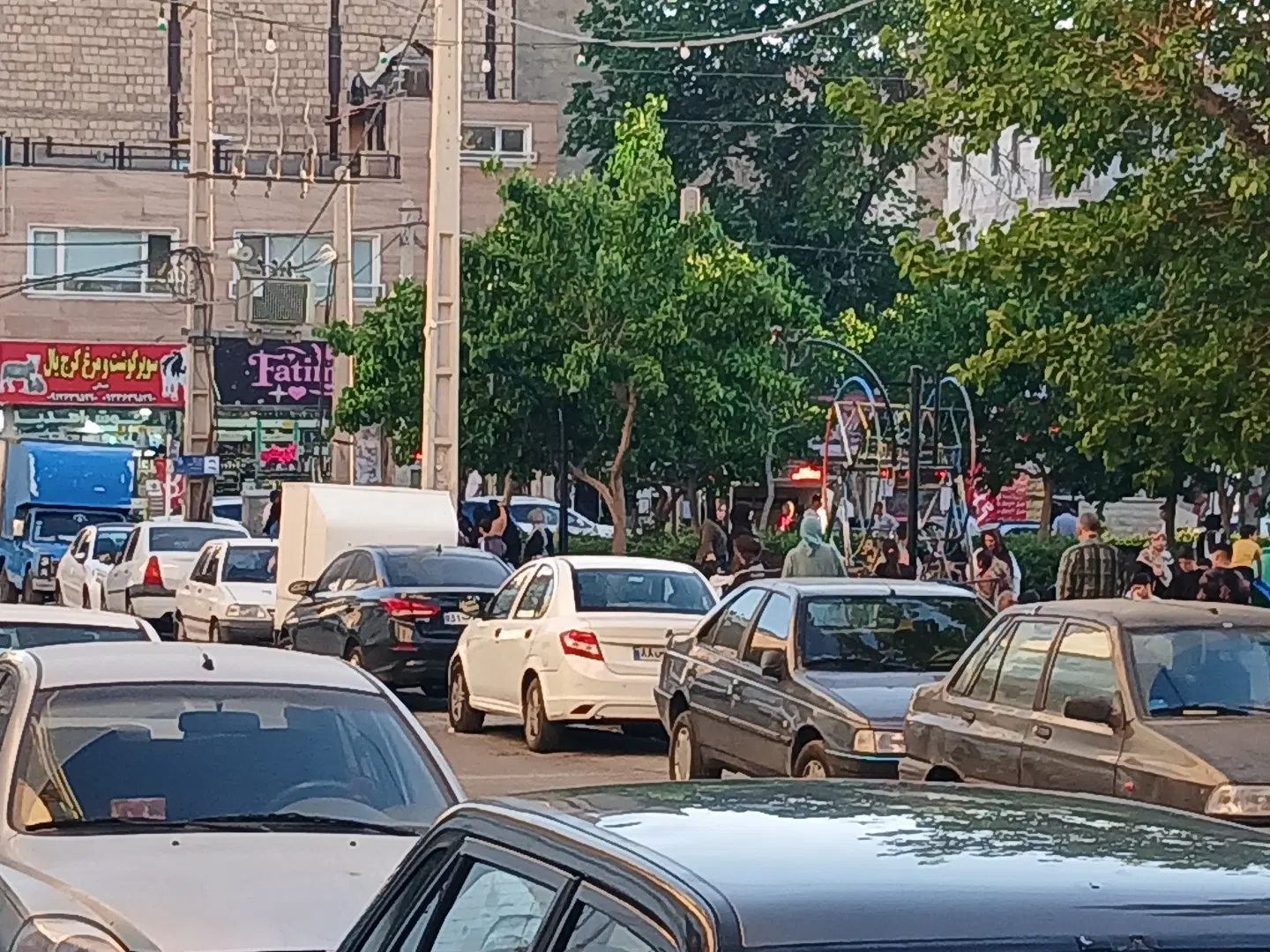 خونه ویلایی حیاط ماشین رو
