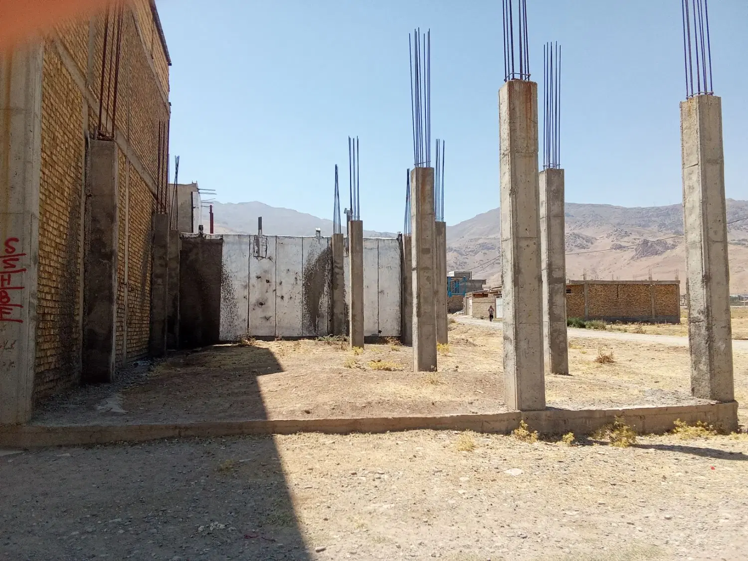 زمین فروشی