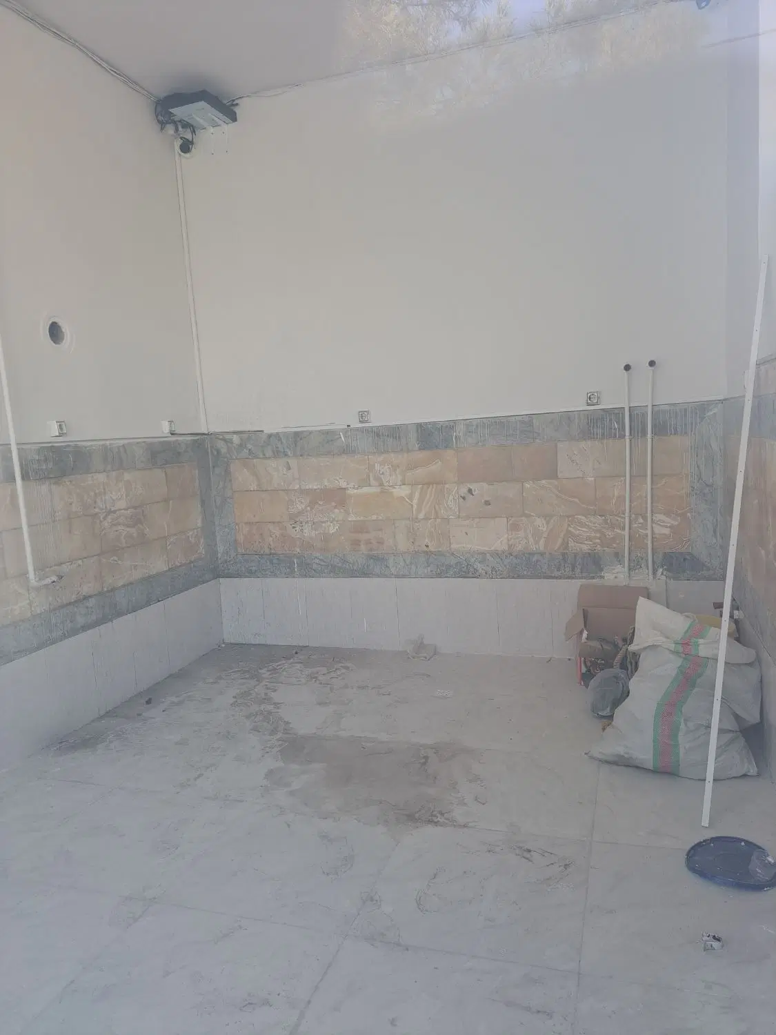 مغازه ۱۲ متری حاشیه خیابان کنار دانشگاه آزاد مشهد