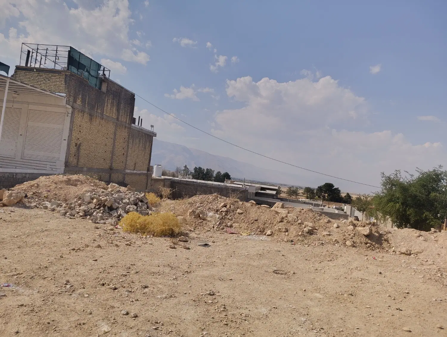 زمین تجاری و مسکونی