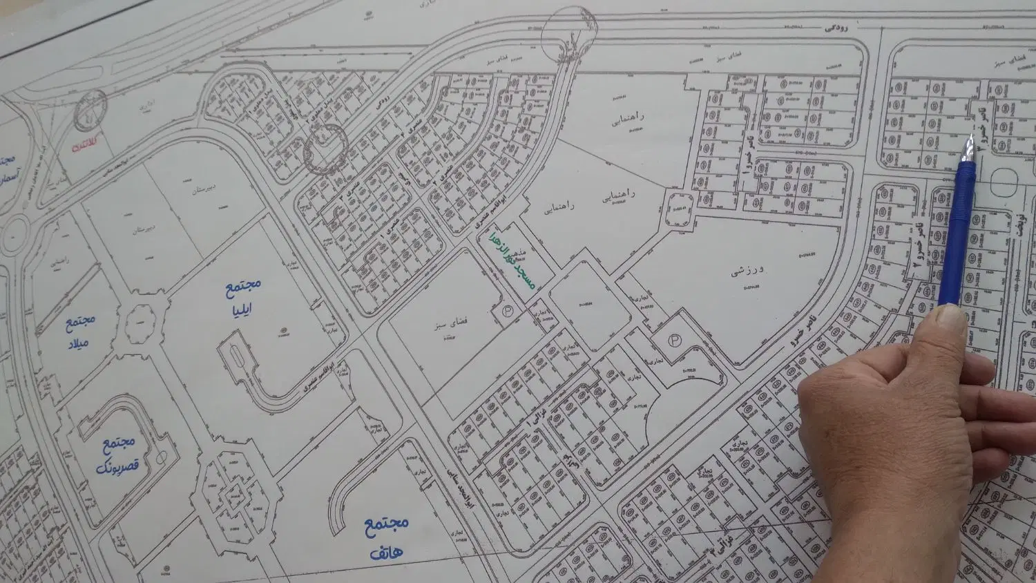 زمین تجاری پونک ۲۴۰ متر