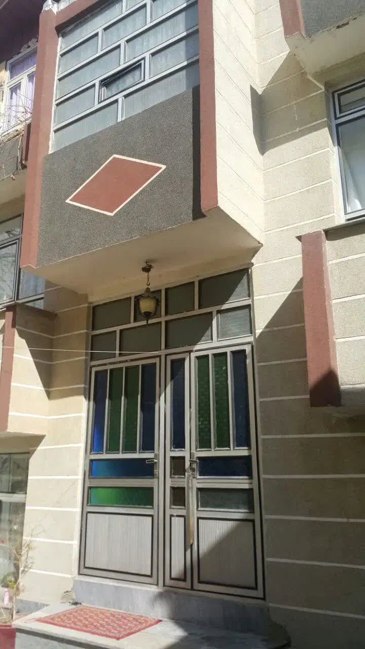 حیاط سه طبقه شش دانگ سند