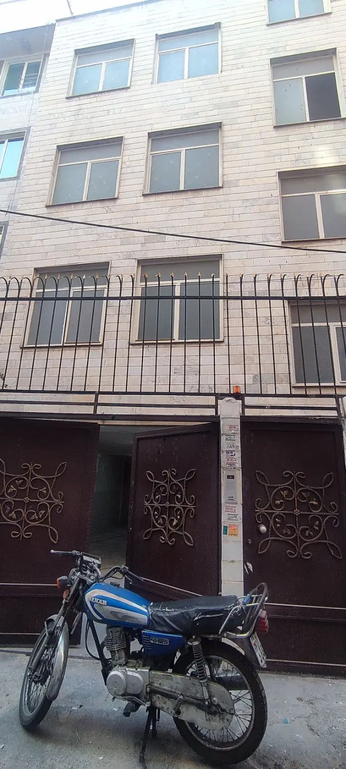 ۱۰۰ متر زمین در ۳طبقه ۶۷متری پارکینگدارفقط یکجا