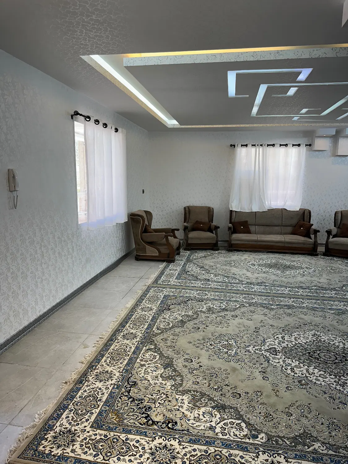 فروش باغ ۶۰۰ متری در قلعه سفید بر خیابان اصلی