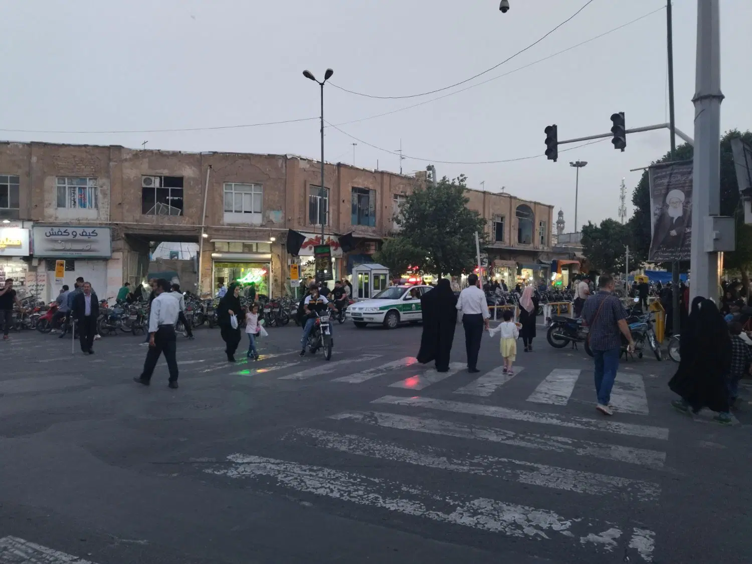 60 متر مغازه بر چهارراه بازار