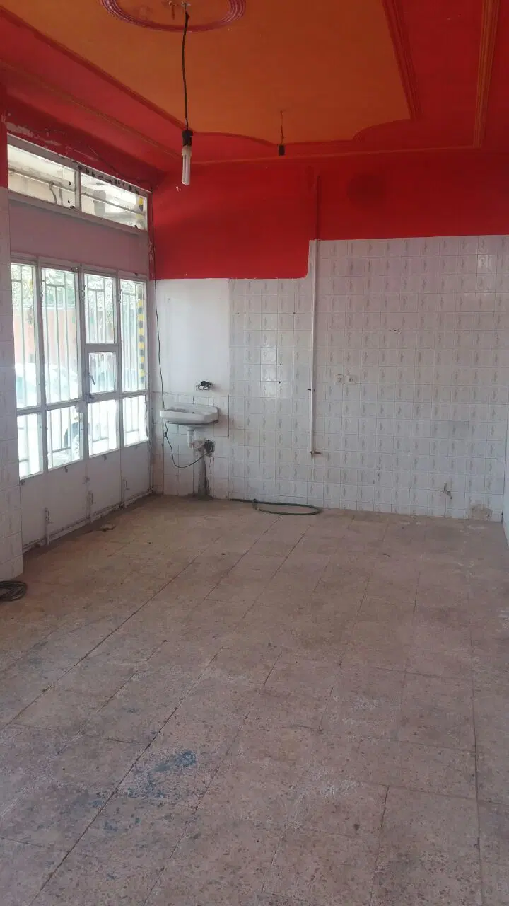 یک باب مغازه دودرب شیک