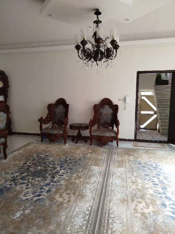 خانه ویلایی شمالی جنوبی یک طبقه و نیم  بازسازی شده