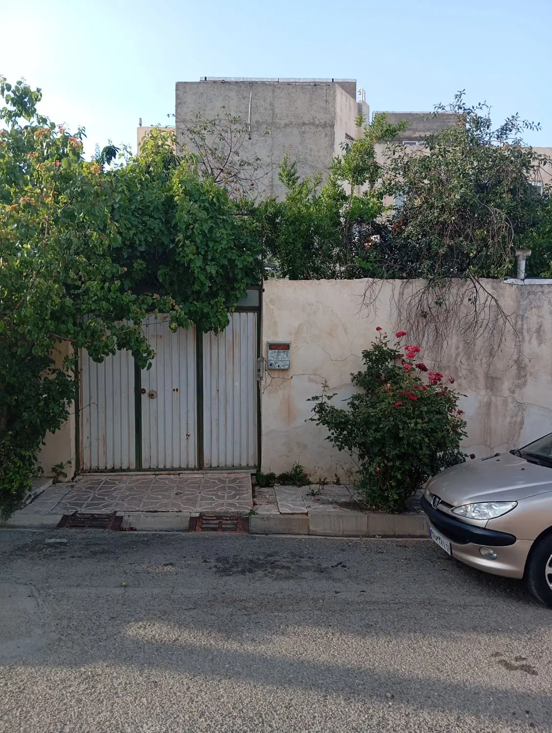 فروش مسکونی تک سرویس خیابان جمهوری