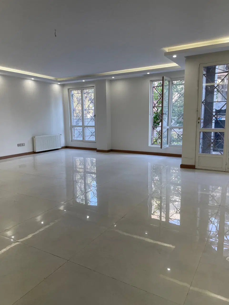 تاپ لوکیشن مرزداران _ ۱۹۰ متر _ غرق نور