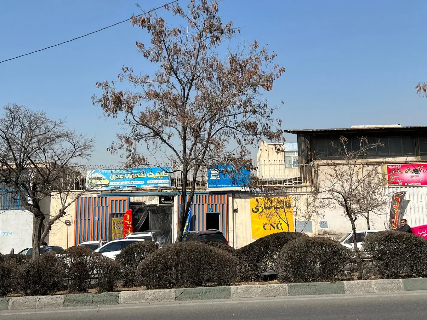 مغازه کارگاه بر خیابان اصلی اتحاد
