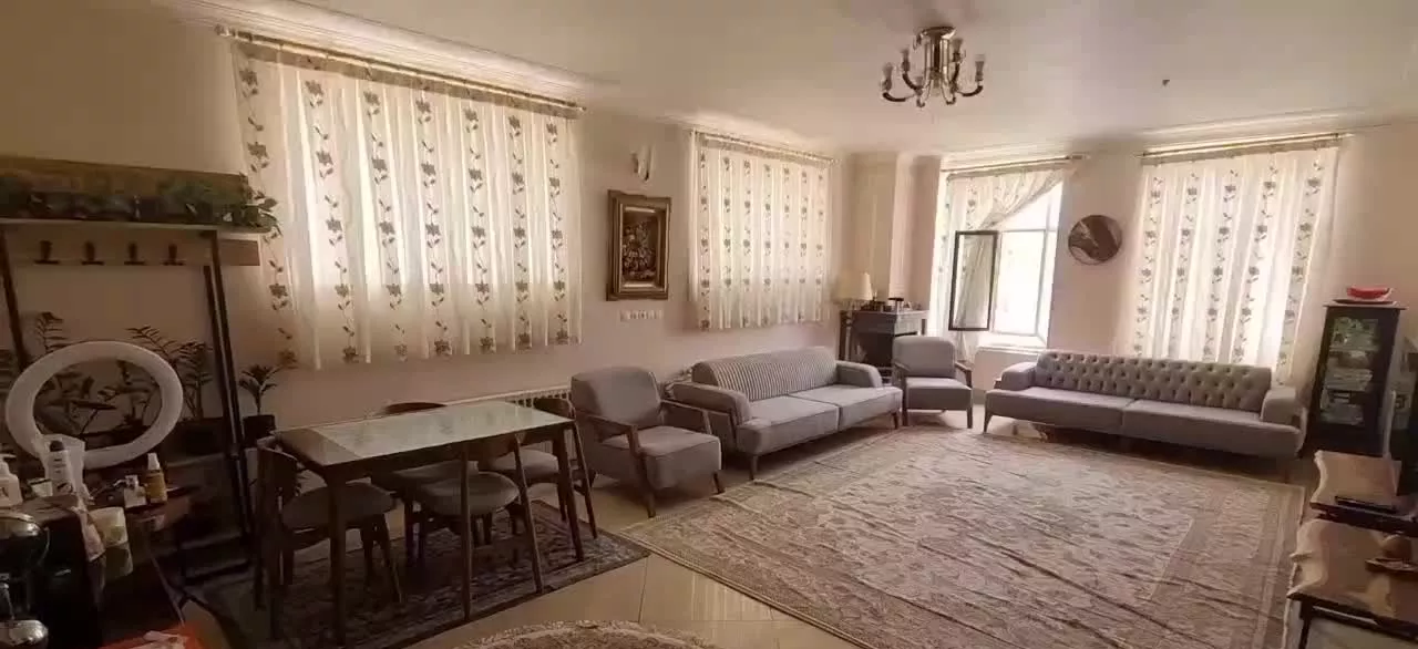 واحد طبقه بالا خیابان منتظر فرج