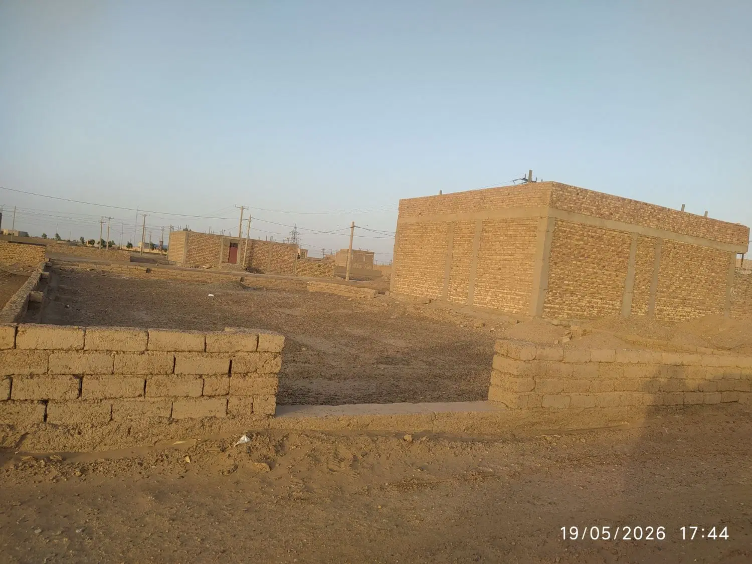 زمین مسکونی