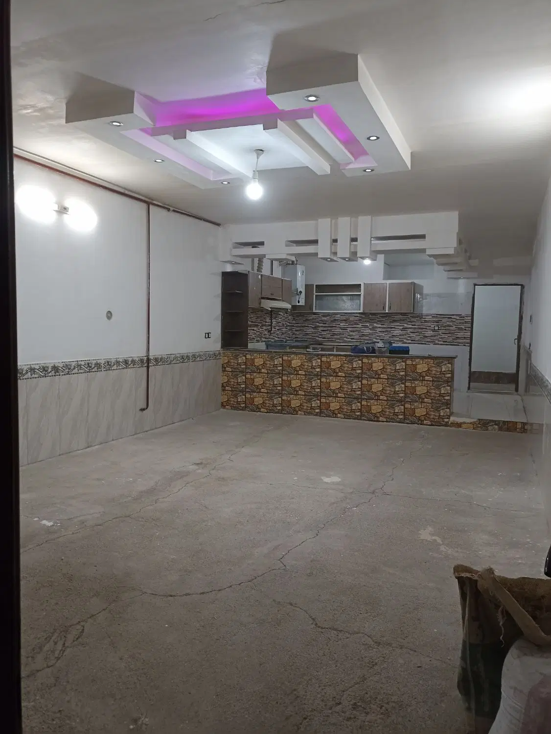 منزل ویلایی صدمتری دربست وماشین رو