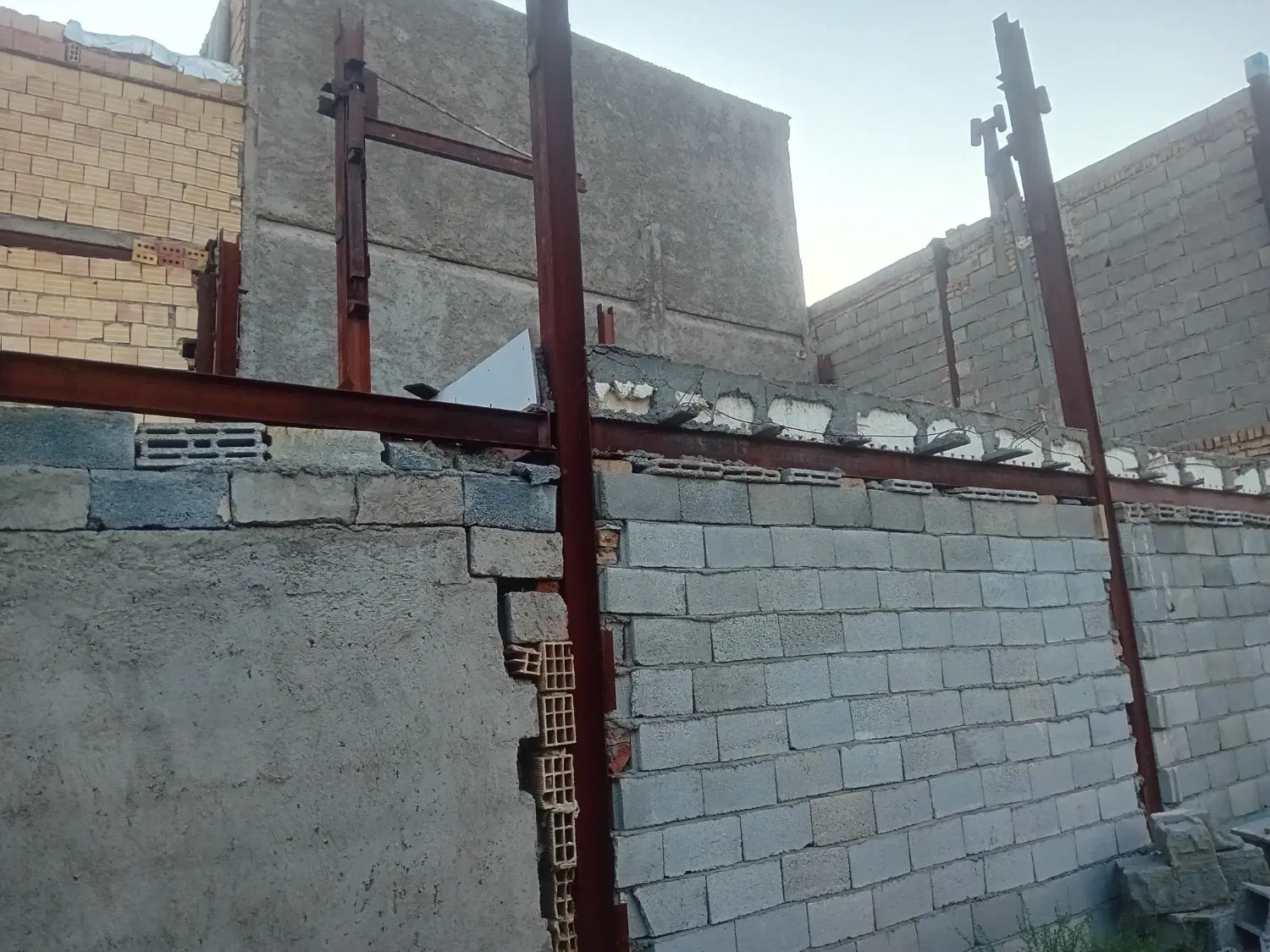خانه نیمه کاره