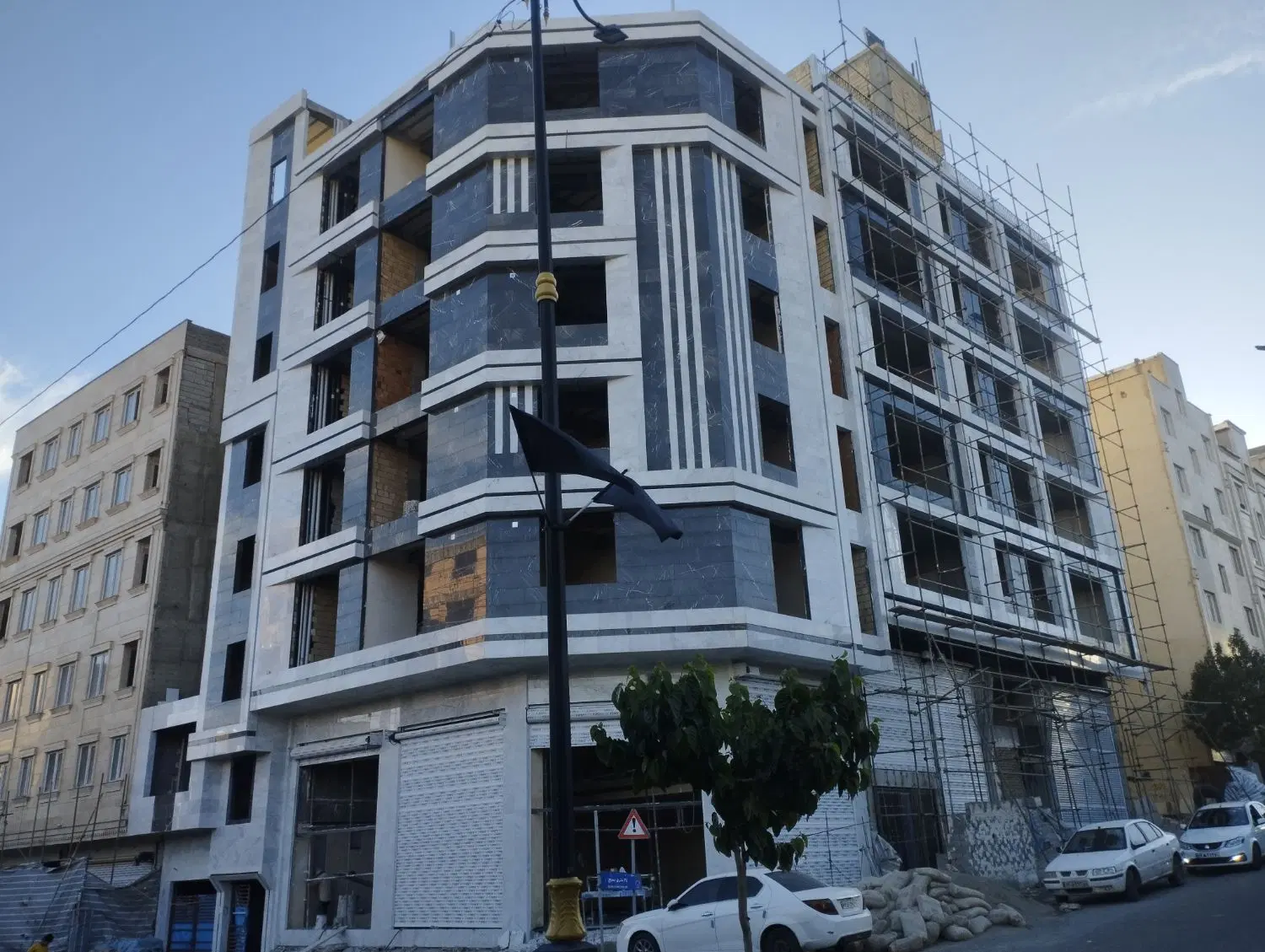 رهن مغازه با متراژ ۱۲۰متر نبش چهارراه