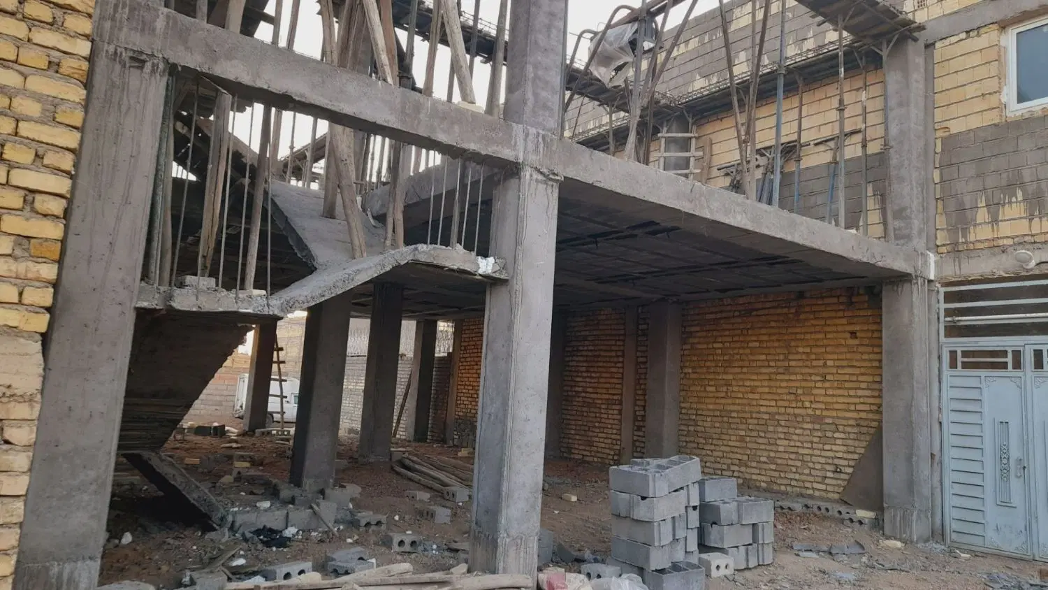 زمین ۲۳۰متریدوطبقه زازران