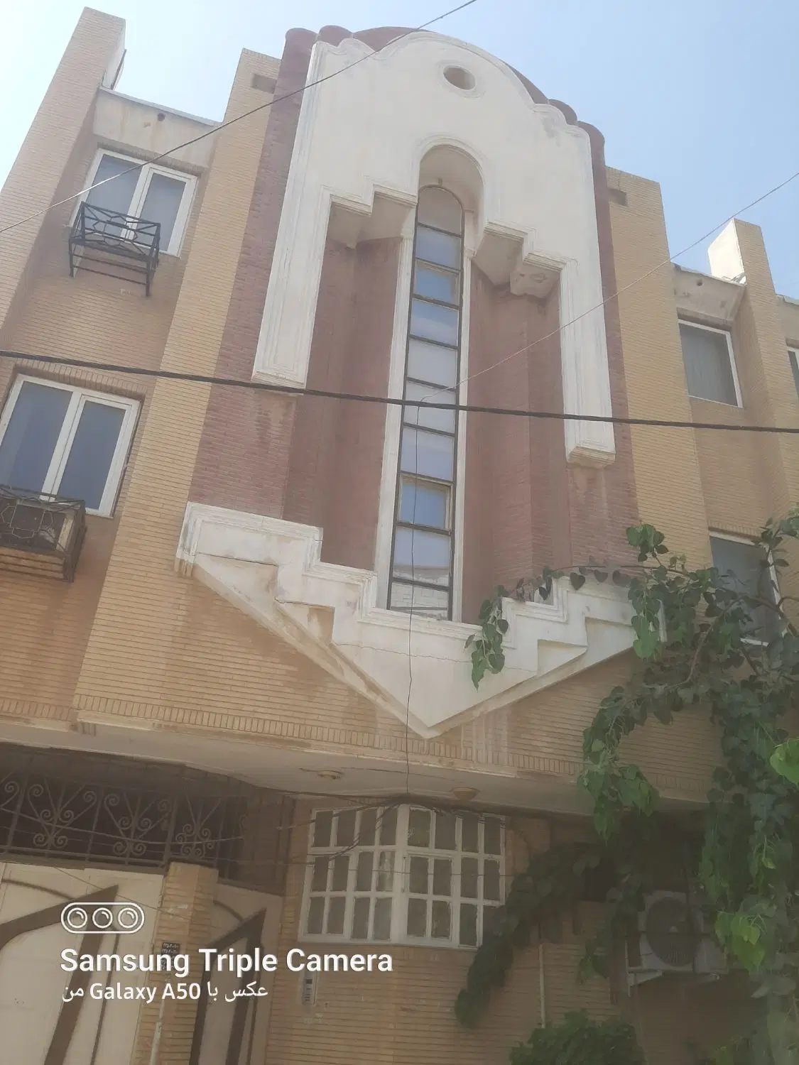 ساختمان اداری پنچ واحدی