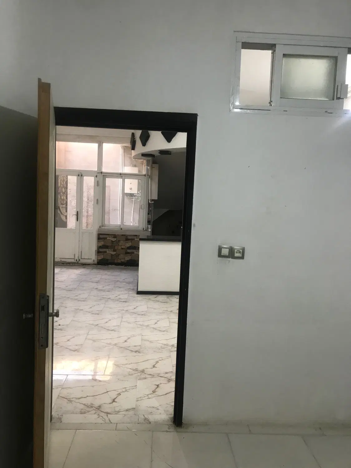 فروش یک واحد اپارتمانی همکف