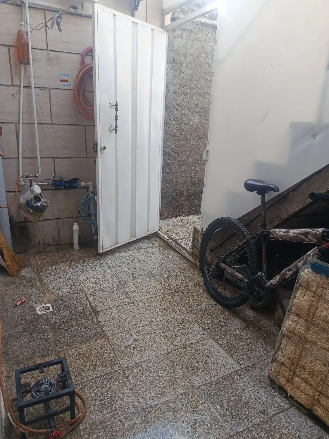 دو طبقه جداگانه اسدابادی یا کورش