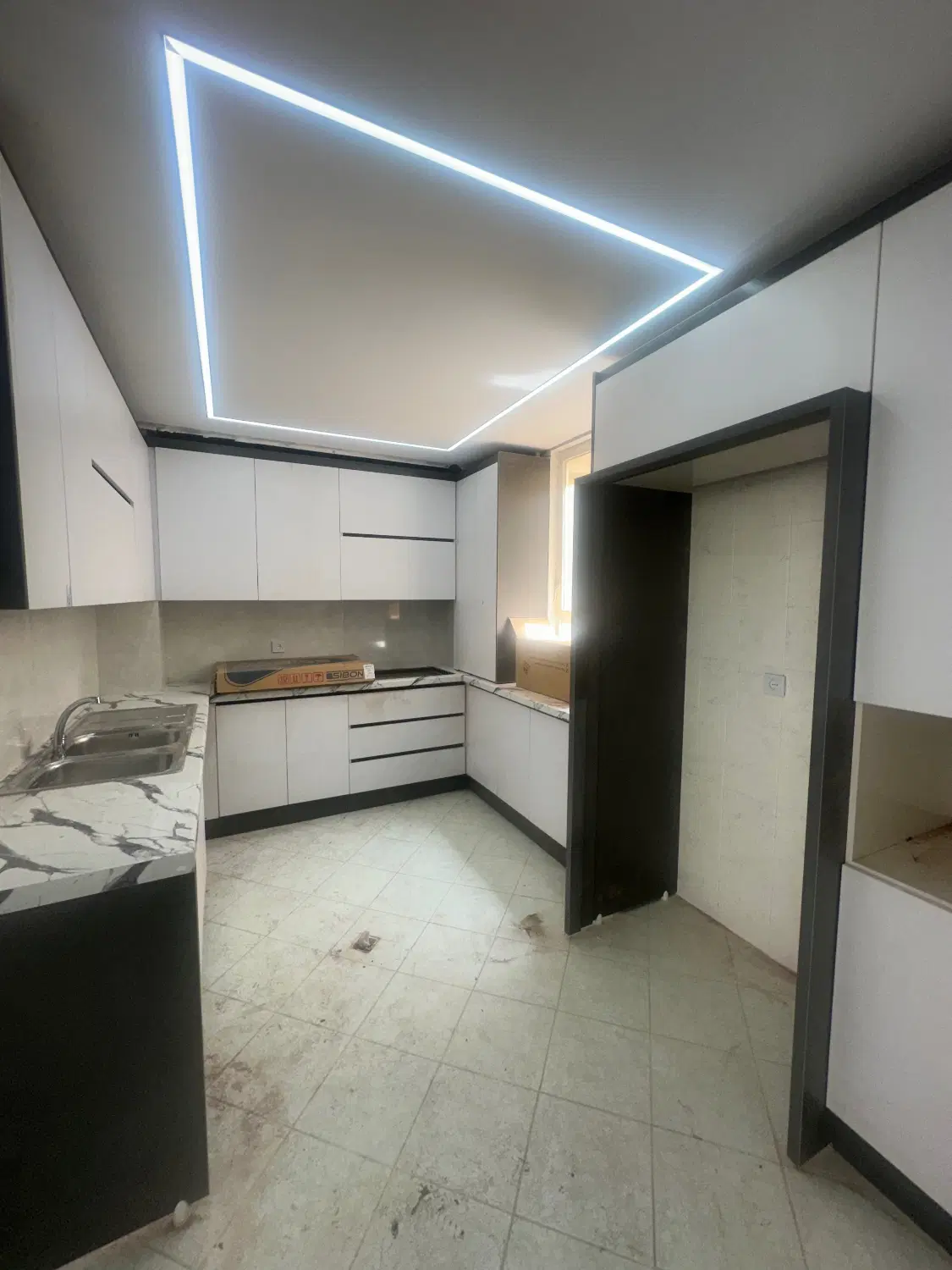 آپارتمان سندار ۶۸ متر ۲ خواب دیزاین شده