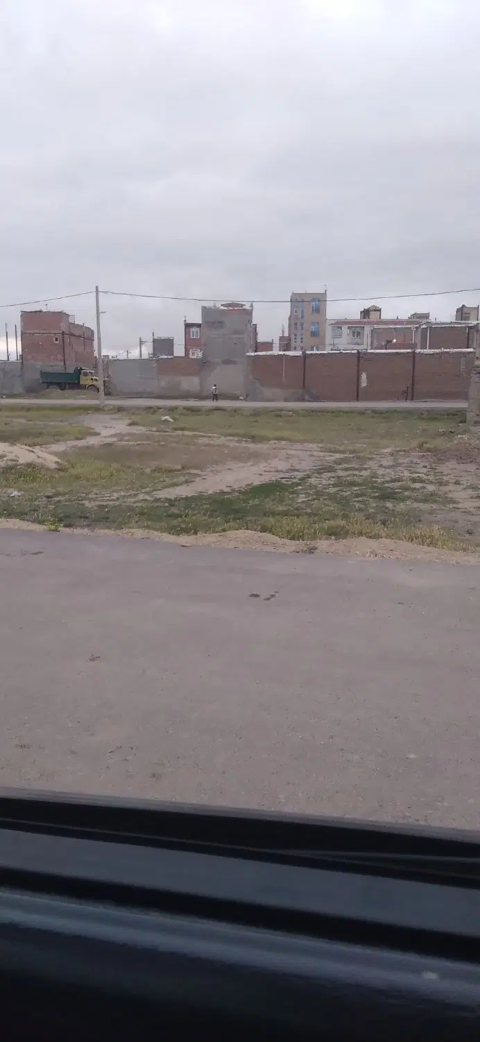 یک باب زمین صد متری درمهراباد