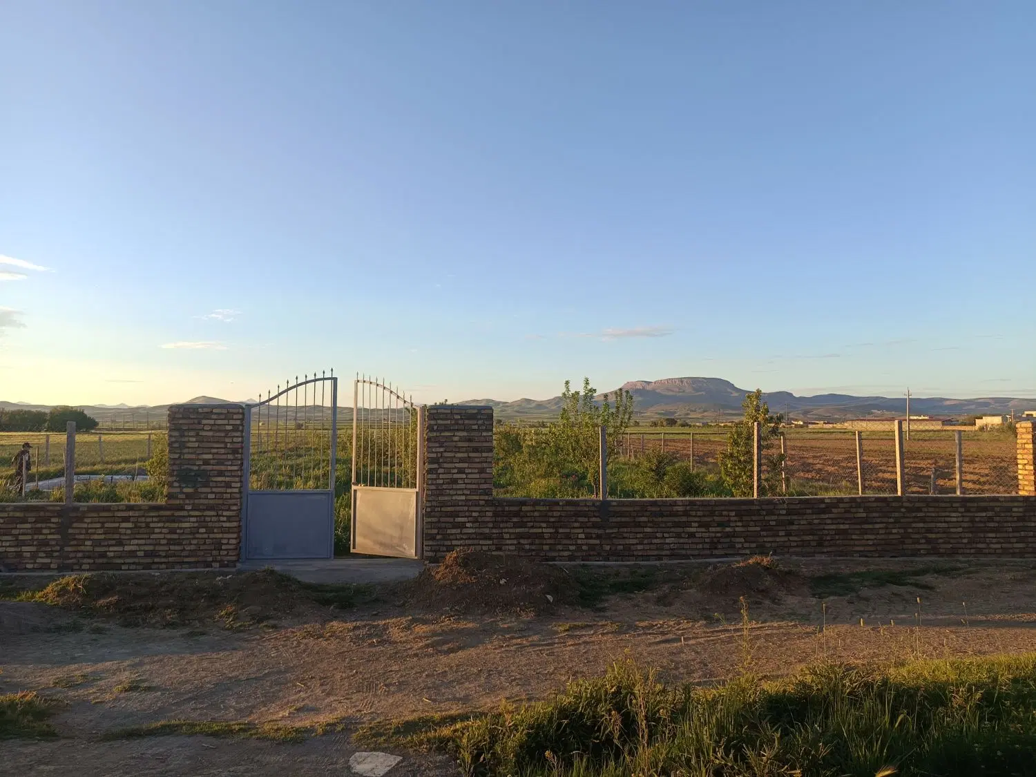 باغ واقع در روستای قروه