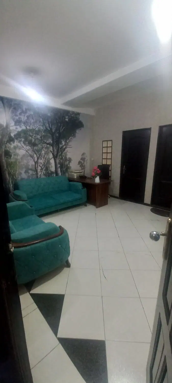 اجاره اتاق دفتر وکالت به همکار خانم