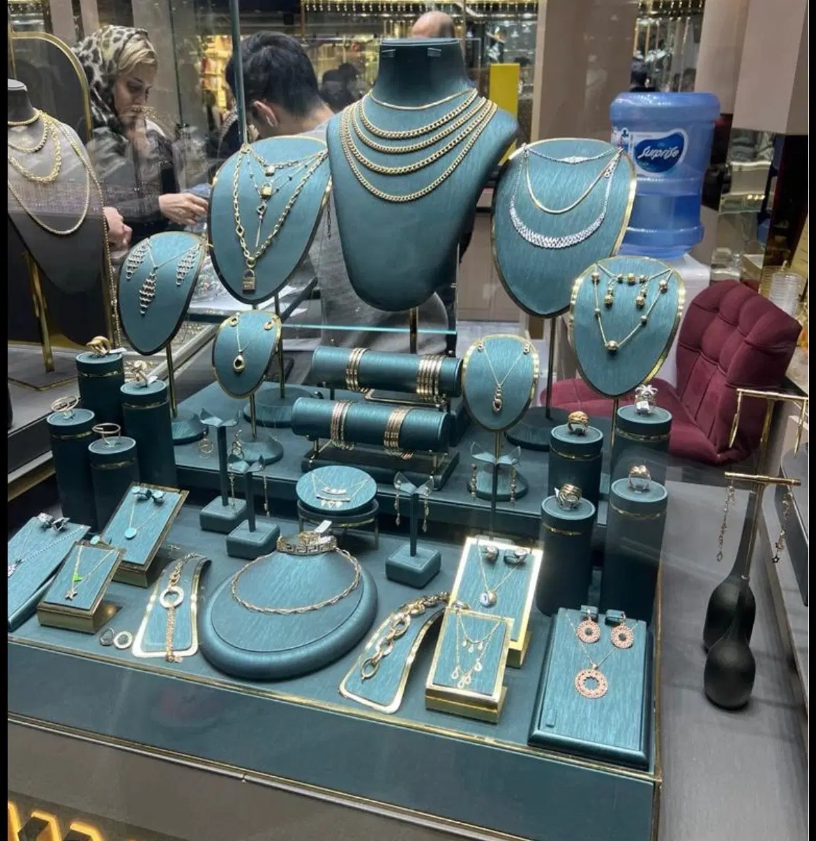 مغازه شیک طلا فروشی شیخ صفی