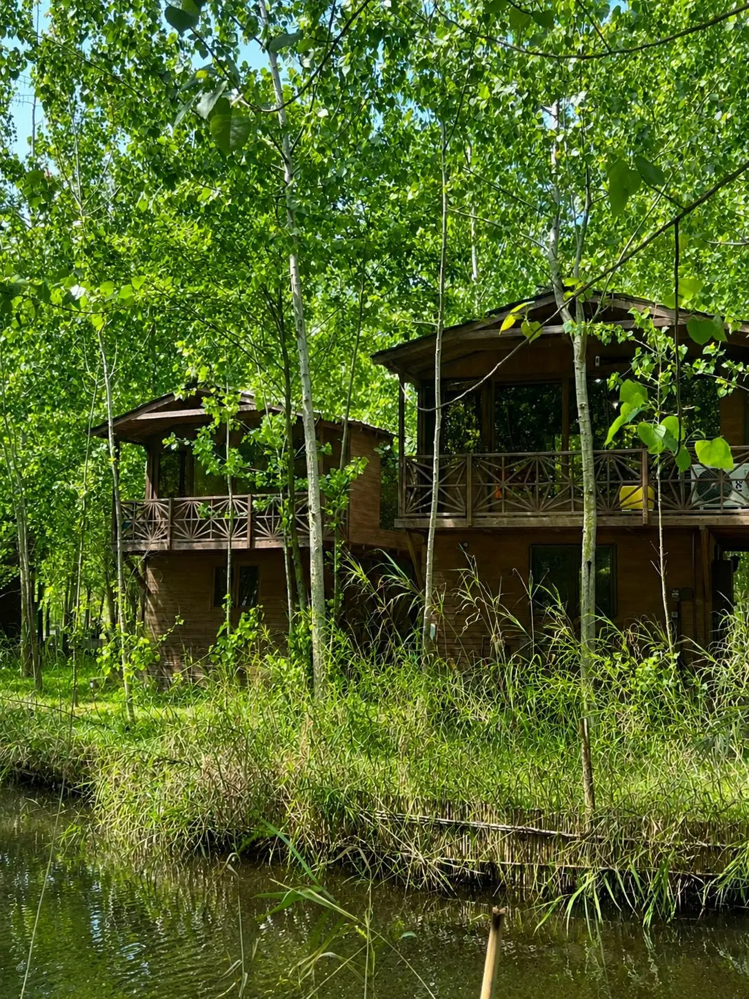 ویلای چوبی دنج در مجموعه ای امن و مجهز