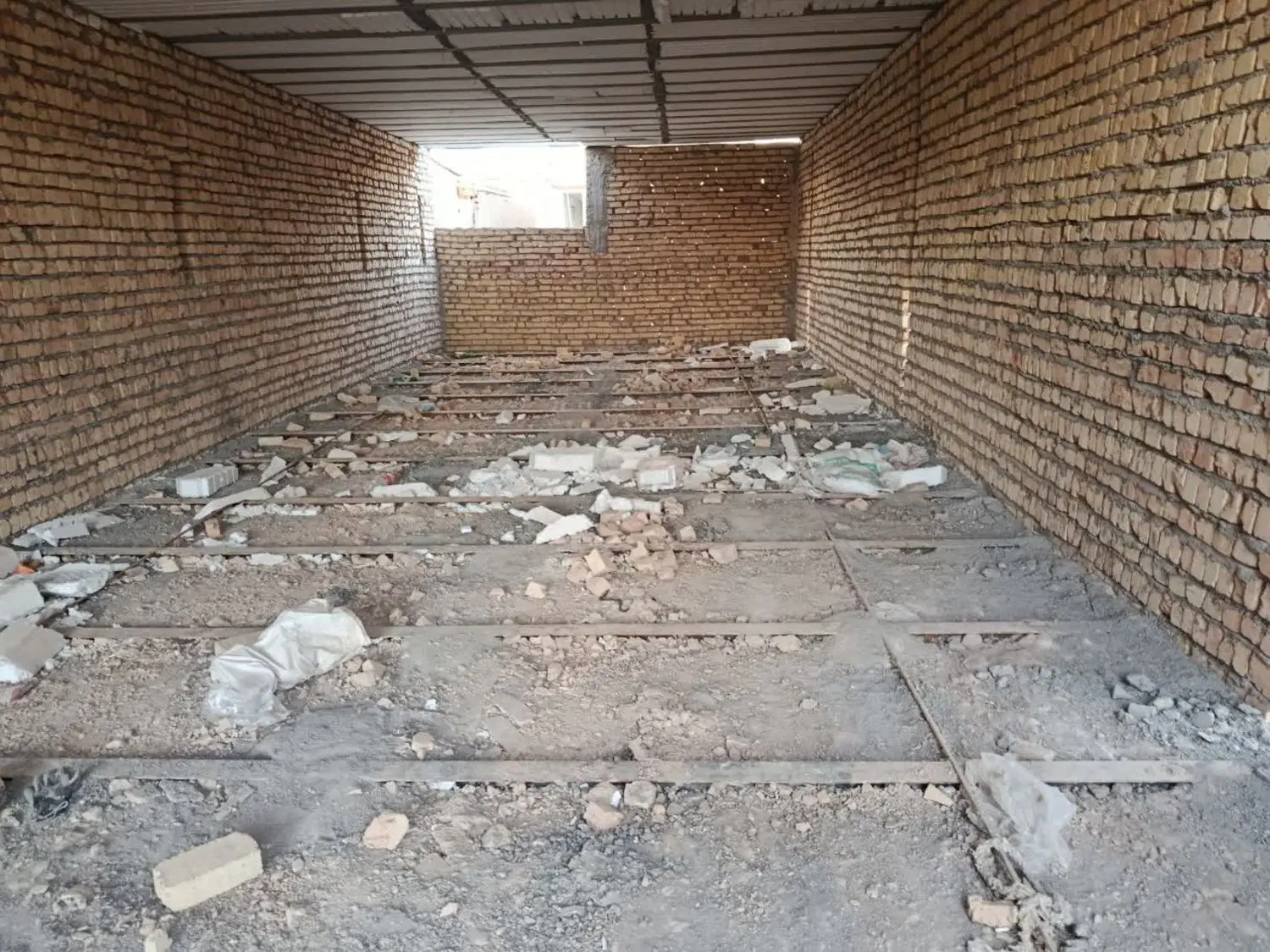 خانه نیمه‌کاره ۵۶ متری در کامرانیه ۲.۹۵۰ میلیارد