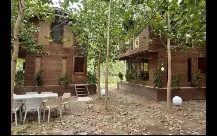 کلبه جزیره ای جنگلی