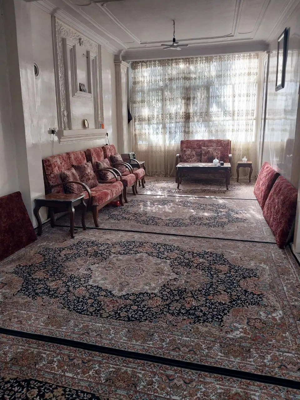 خانه ویلایی دونیم طبقه دارای دو باب مغازه