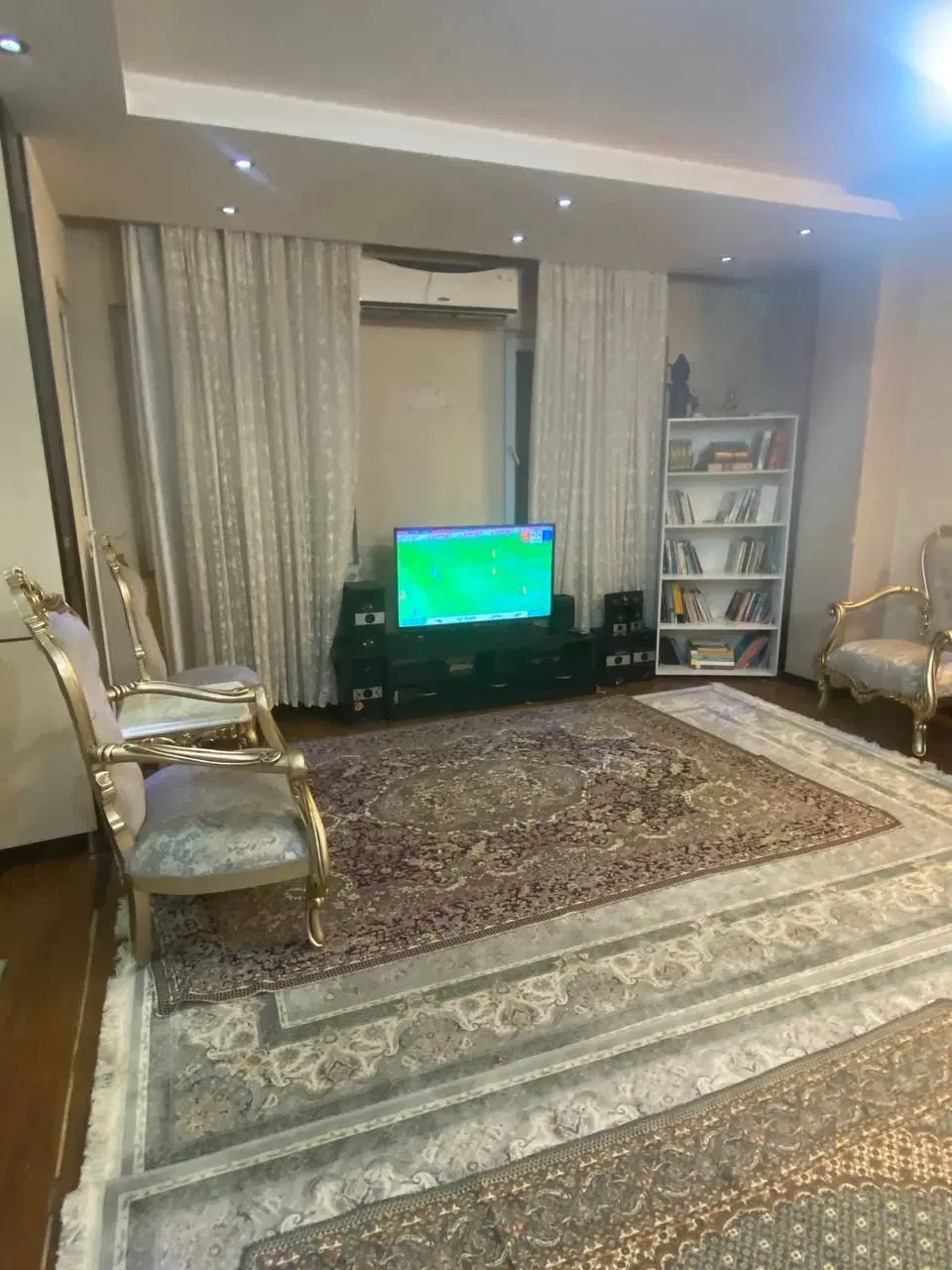 واحد ۸۵ متری  استقلال‌ شمالی