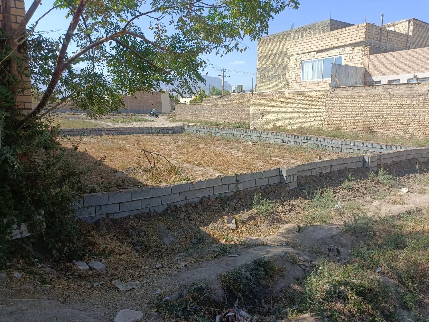زمین فروشی