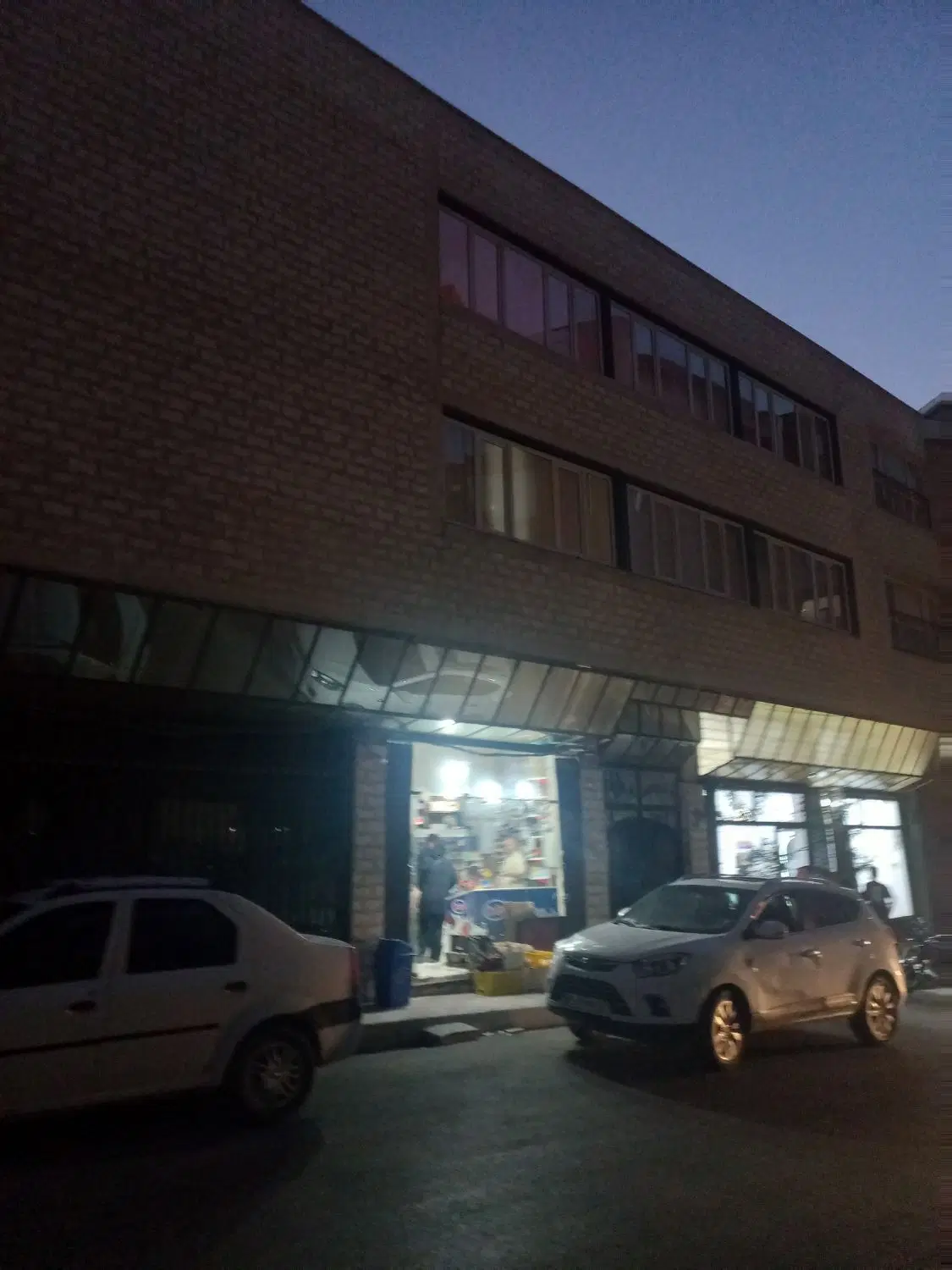 اجاره ۱۴۰ متری زیباشهر