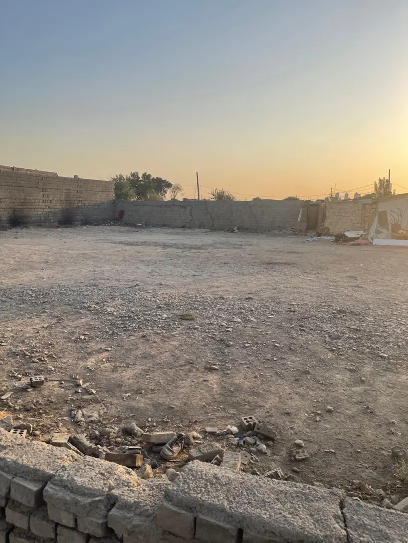 زمین ۱۰۰۰متری شقایق