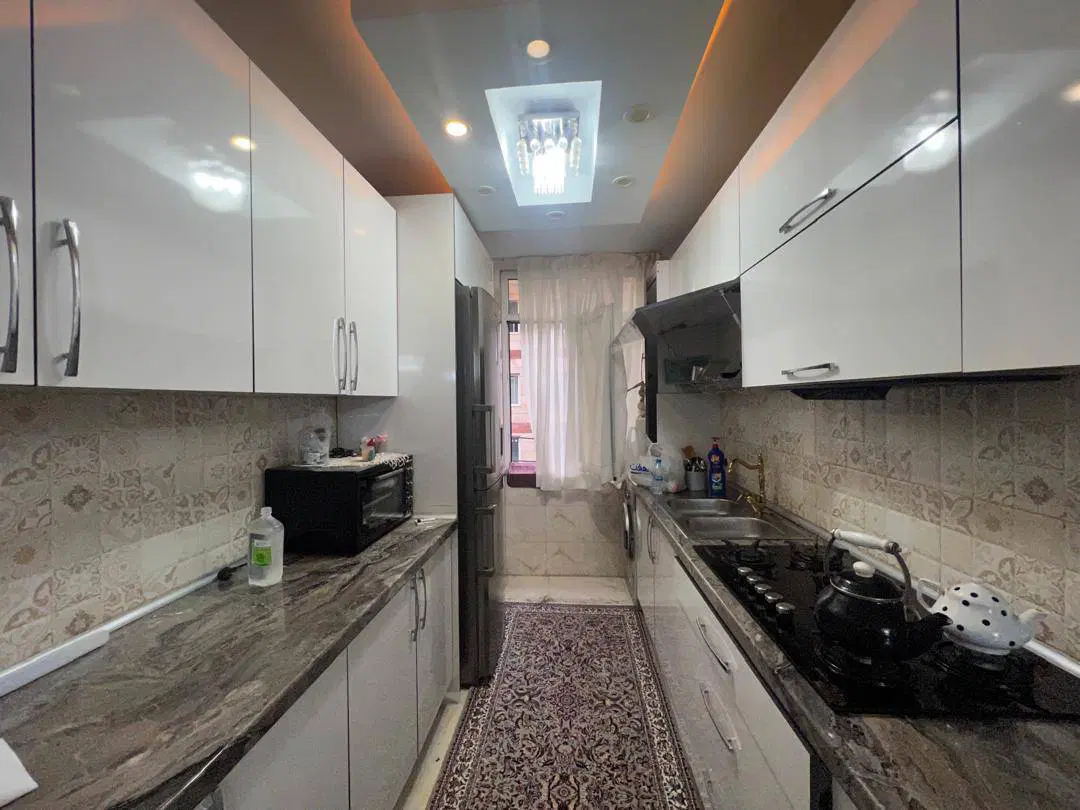 ۷۷ متر ۲ خواب _ آسانسور+انباری+بالکن _ ۴ ساله