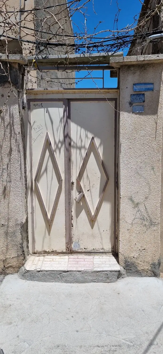 ۸۶ متر منزل مسکونی باریکه کوچه اطلس