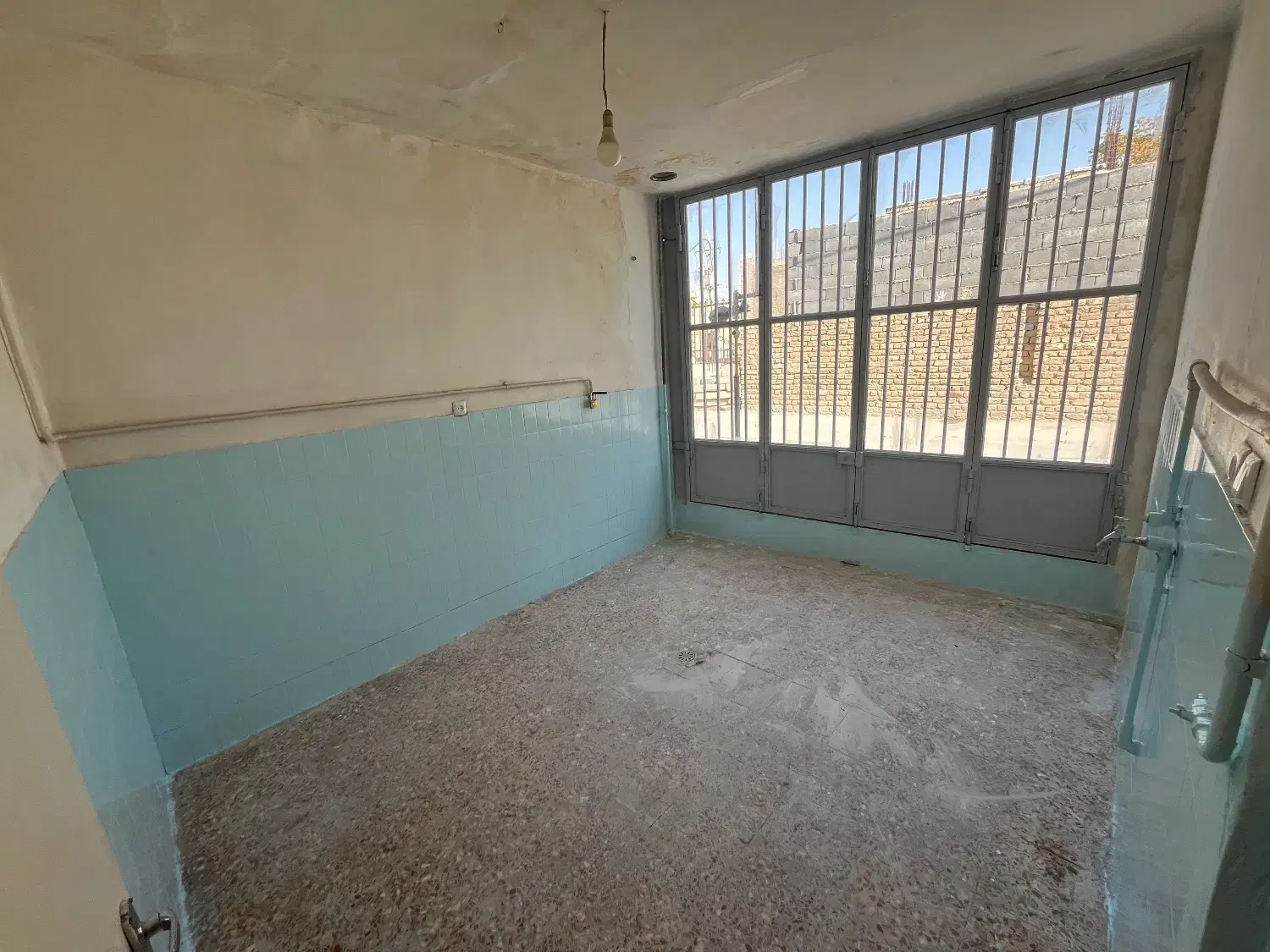 مغازه تجاری فروشی  کرسگان