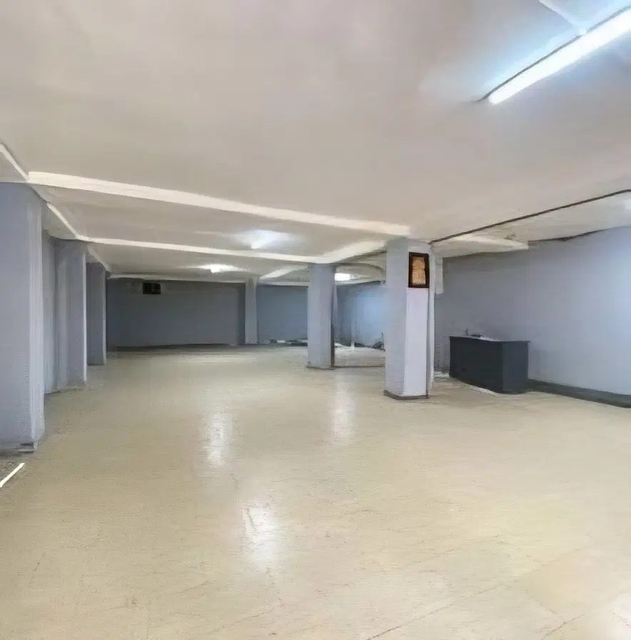 ملک مغازه دار با حیاط مناسب رستوران و سفره خانه