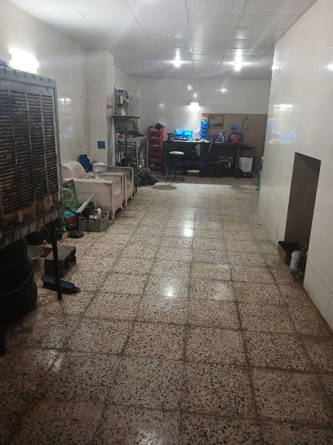 مغازه ۱۰۰متری