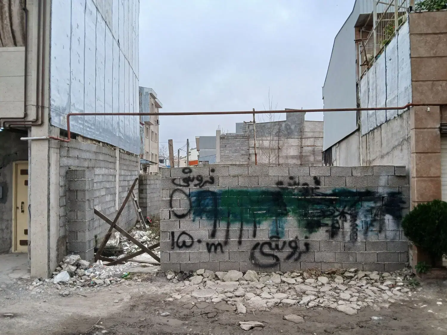 ۱۳۰ متر مسکونی عرفان دور دیوار