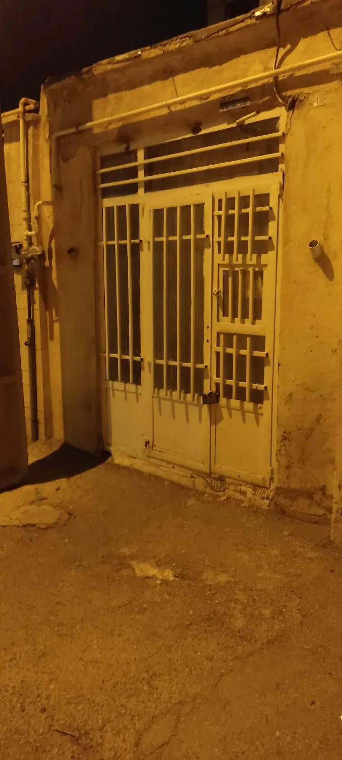 مغازه شش متری