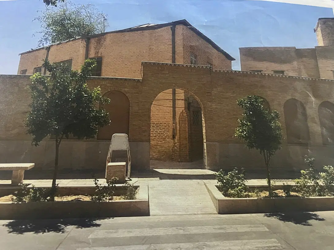منزل قدیمی روبروی هتل زندیه