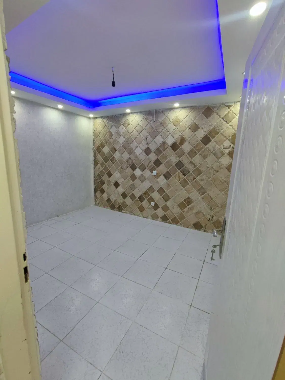 آپارتمان ۷۰ متری دو خواب ابتدای ۱۴ شرقی قلم