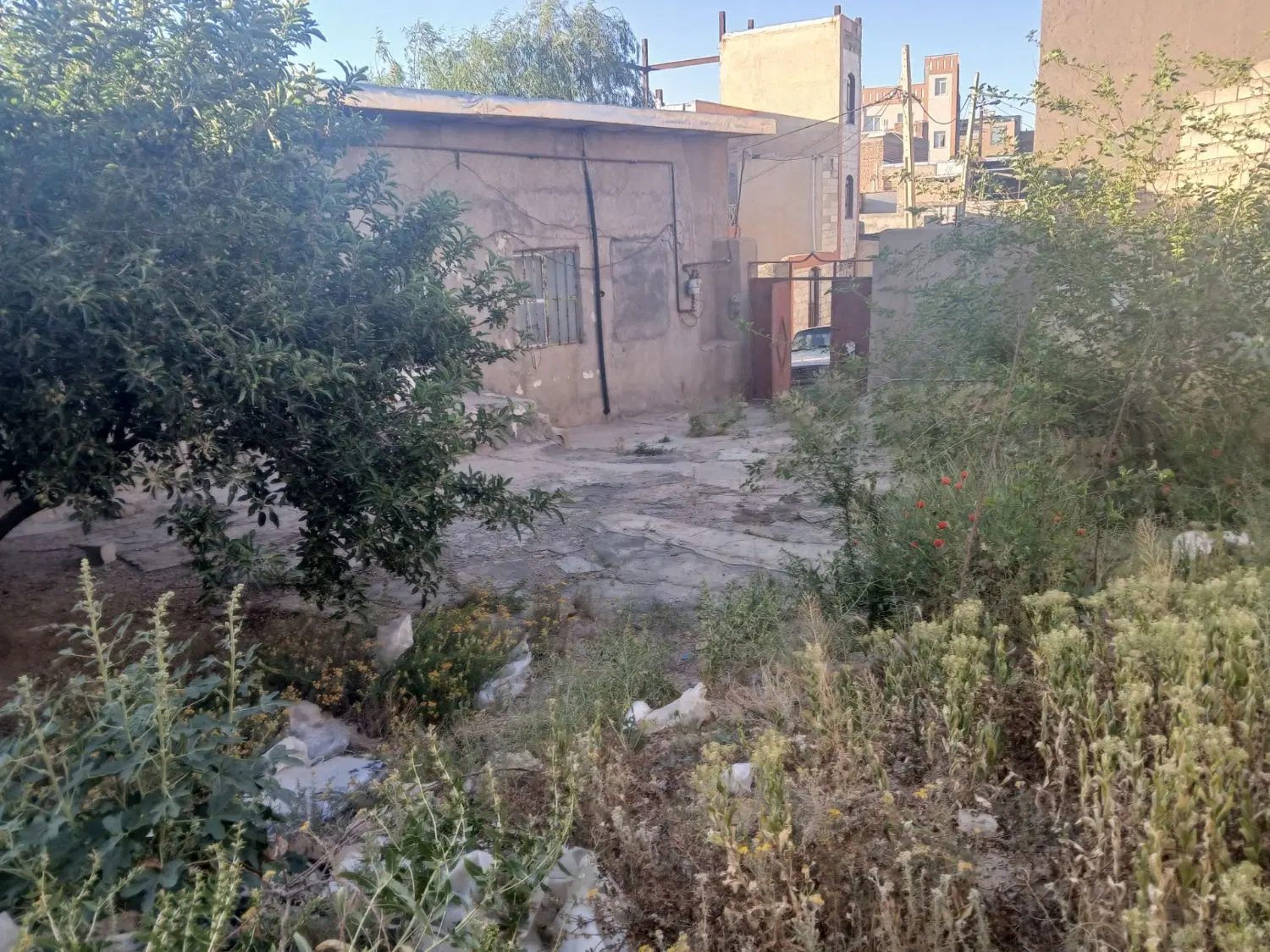 منزل مسکونی  قدیمی ساخت به متراژ۳۸۵متر