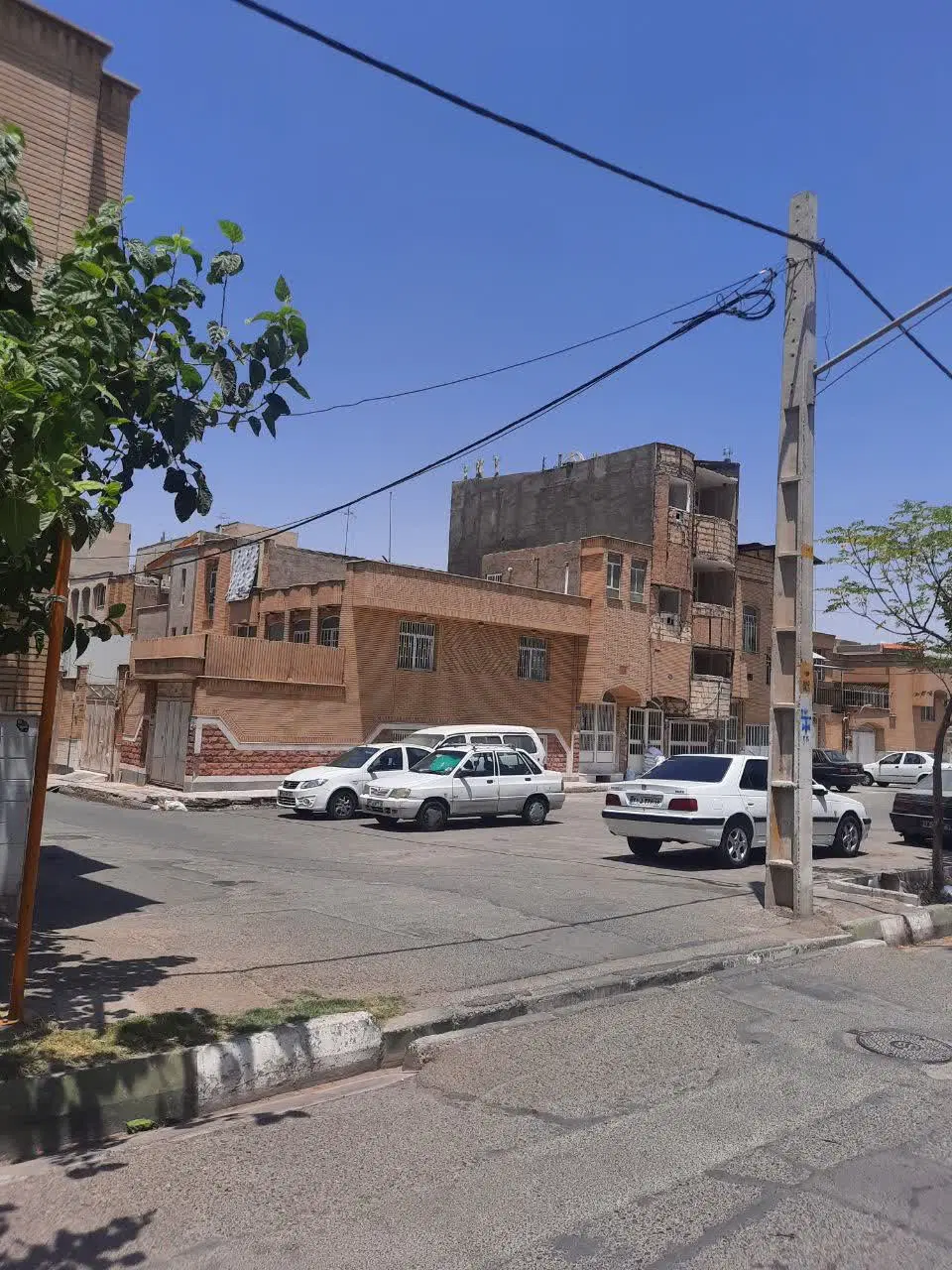 منزل ویلایی بر خیابان امام سجاد بلوار کریمی