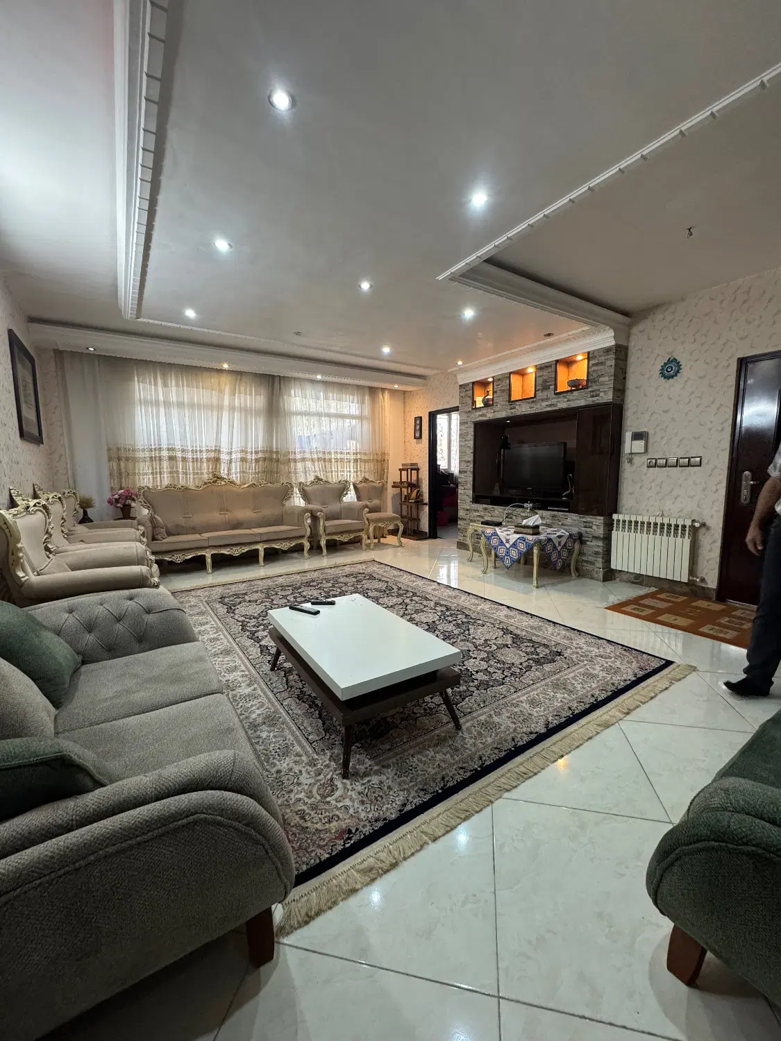 اجاره ای میدان مدرس